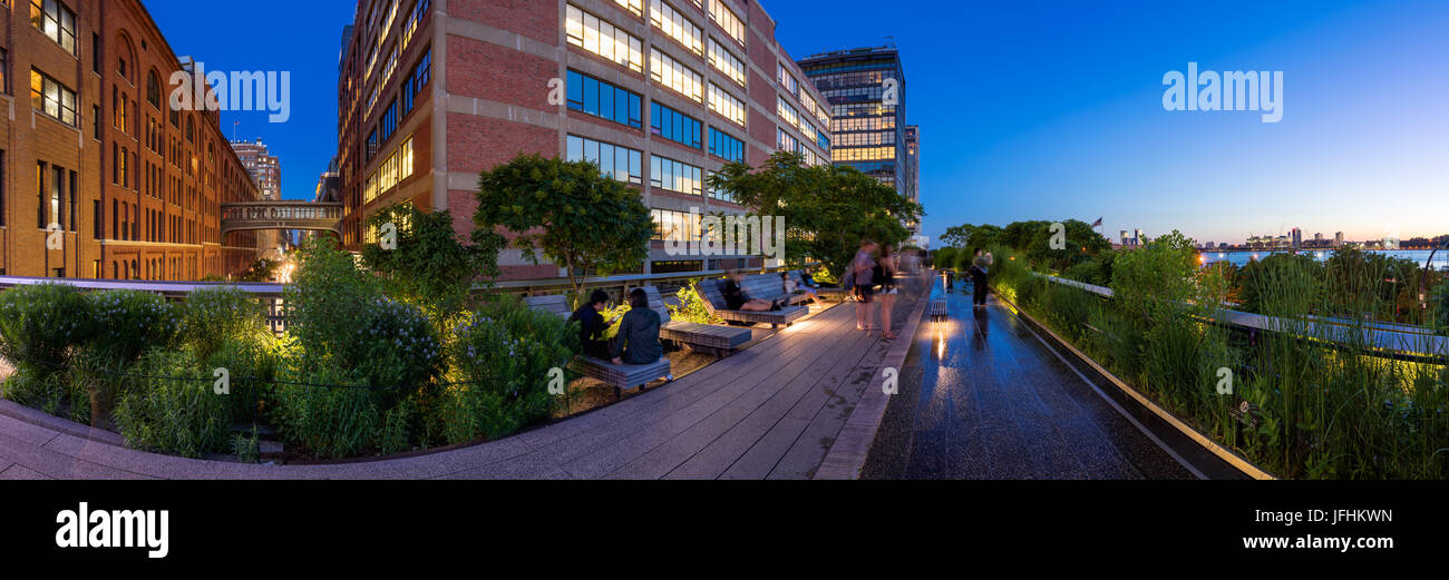 Summer panoramic view from the High Line at twilight. Chelsea, New York ...