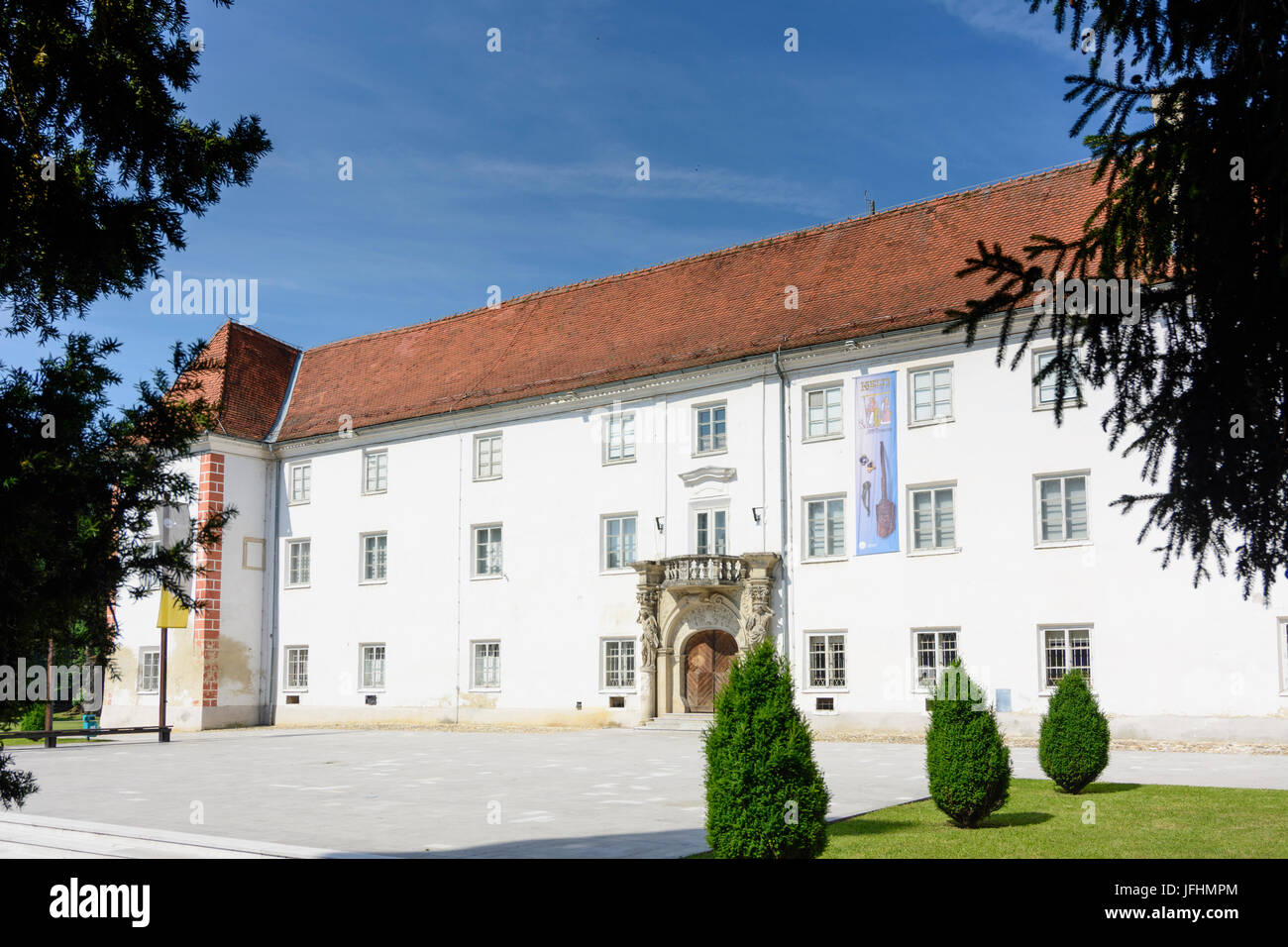 https://c8.alamy.com/comp/JFHMPM/castle-murska-sobota-slovenia-JFHMPM.jpg
