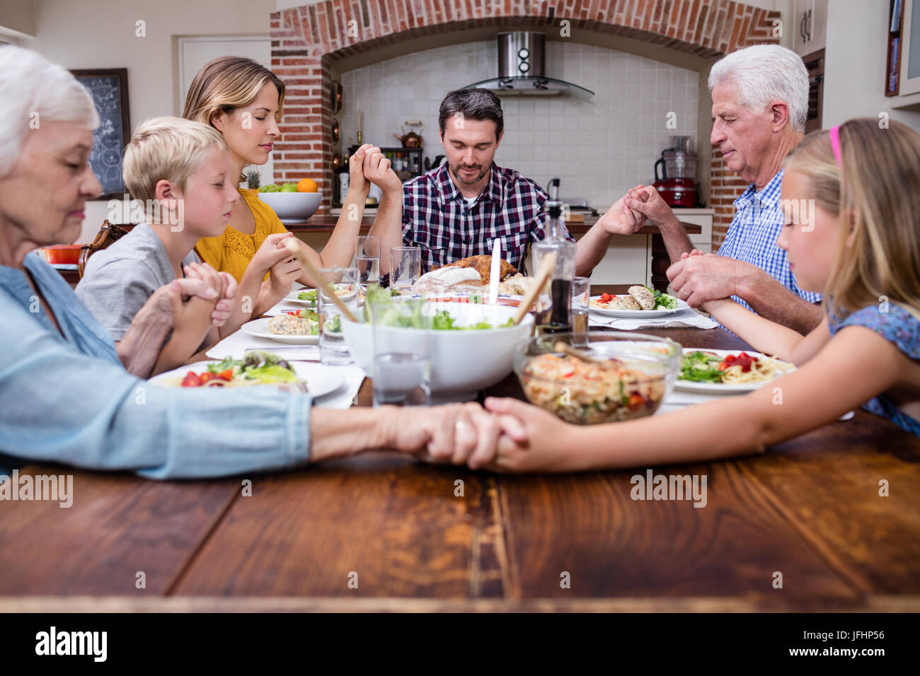 Семья ужинает. Family dinner picture. Have just had a meal. Have just had a meal. Have just had a meal.