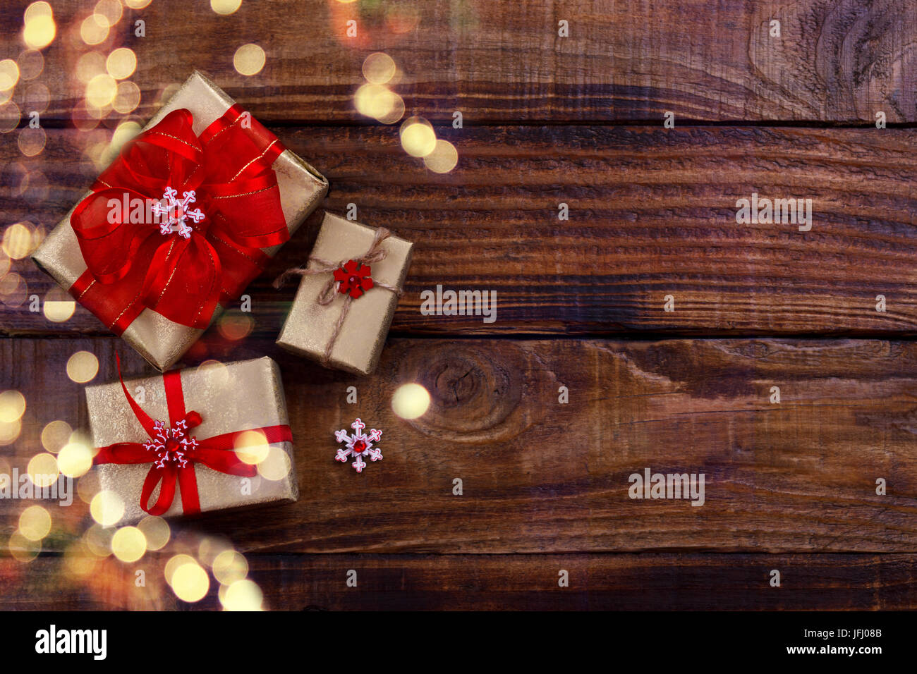 Golden christmas gift box hi-res stock photography and images - Alamy