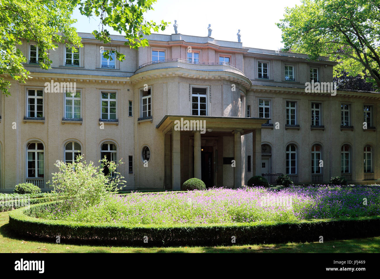 Berlin Zehlendorf Villa of the Wannsee Conference memorial Stock Photo ...