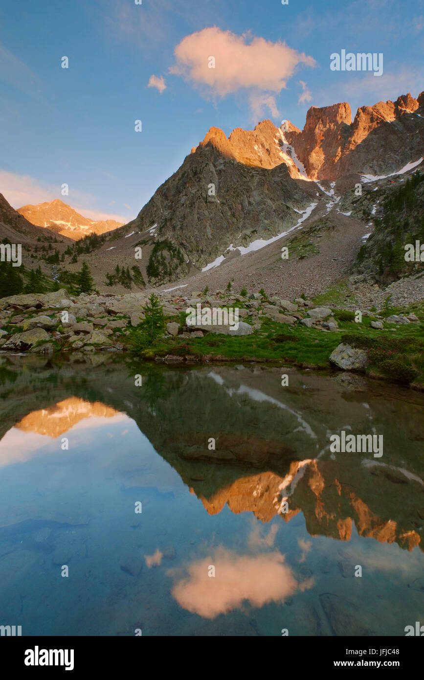 Italy, Piedmont, Cuneo District, Gesso Valley, Alpi Marittime Natural Park, sunset at Lagarot di Lourousa Stock Photo