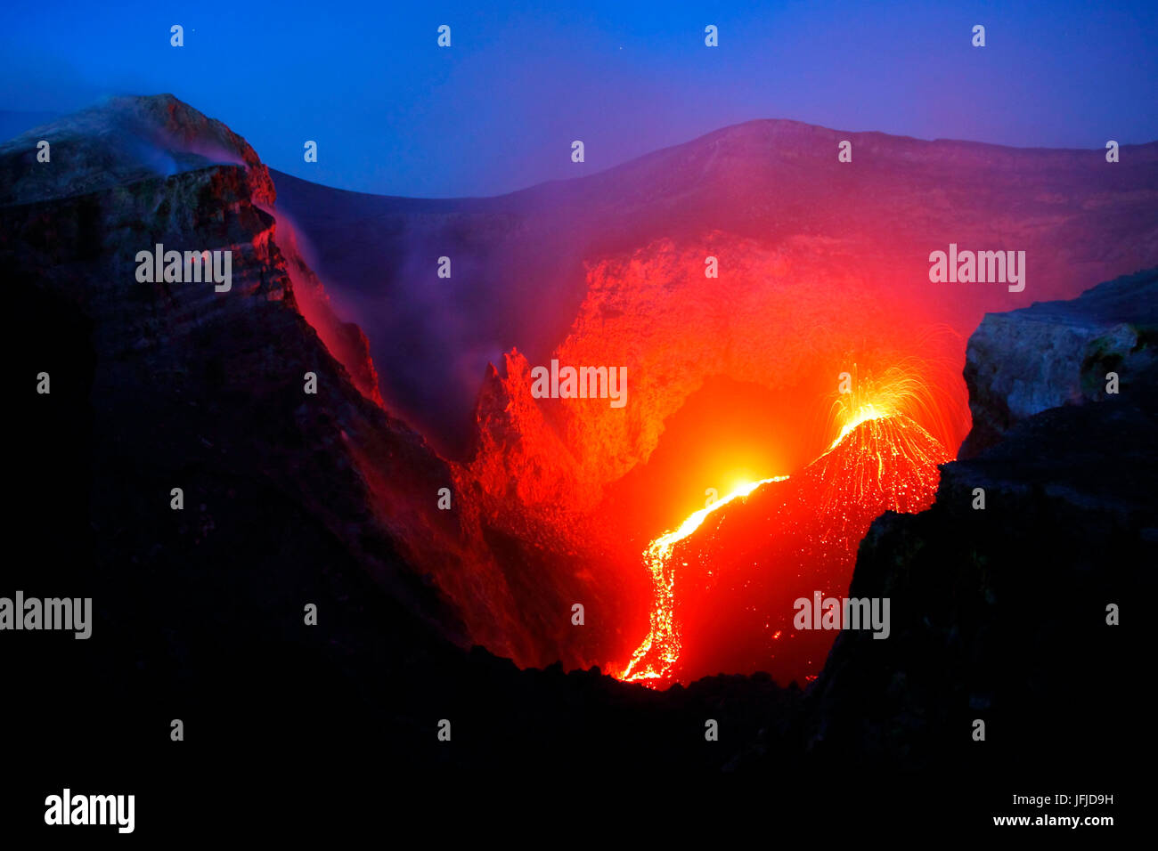 Rare intracrateric eruption, inside the Bocca Nuova crater, on top of Etna, Sicily Stock Photo