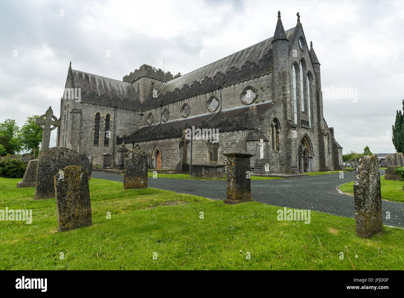 St Canice's Cathedral and its gardens with ancient graveyards, Kilkenny, Co, Typperary, Munster, Ireland, Europe Stock Photo