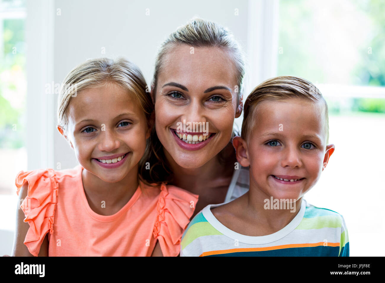 Portrait mother children home hi-res stock photography and images - Alamy