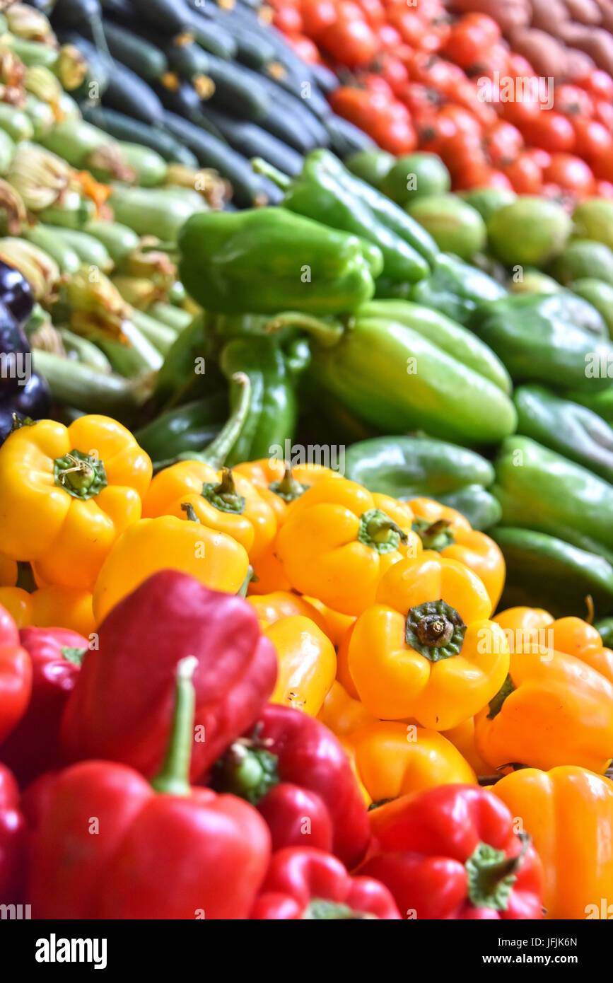 Fresh organic vegetables on street market stall Stock Photo - Alamy