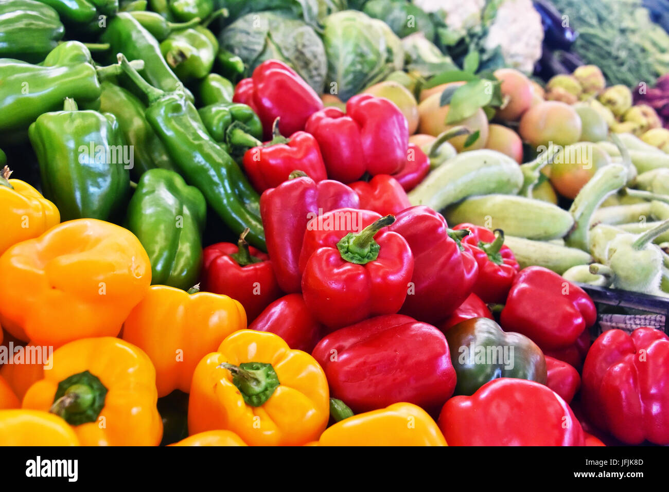 Fresh organic vegetables on street market stall Stock Photo - Alamy
