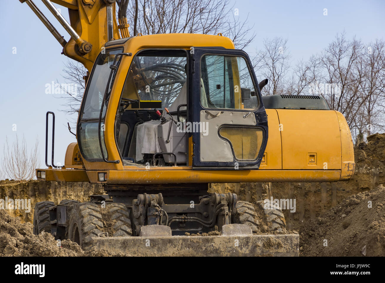 Empty excavator hi-res stock photography and images - Alamy