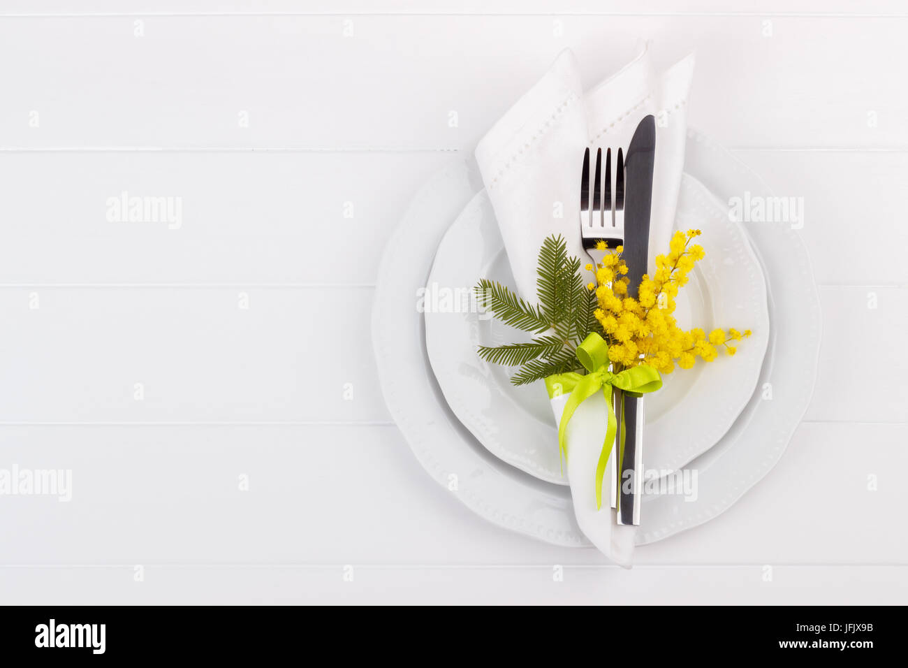 Spring place table setting hi-res stock photography and images - Alamy