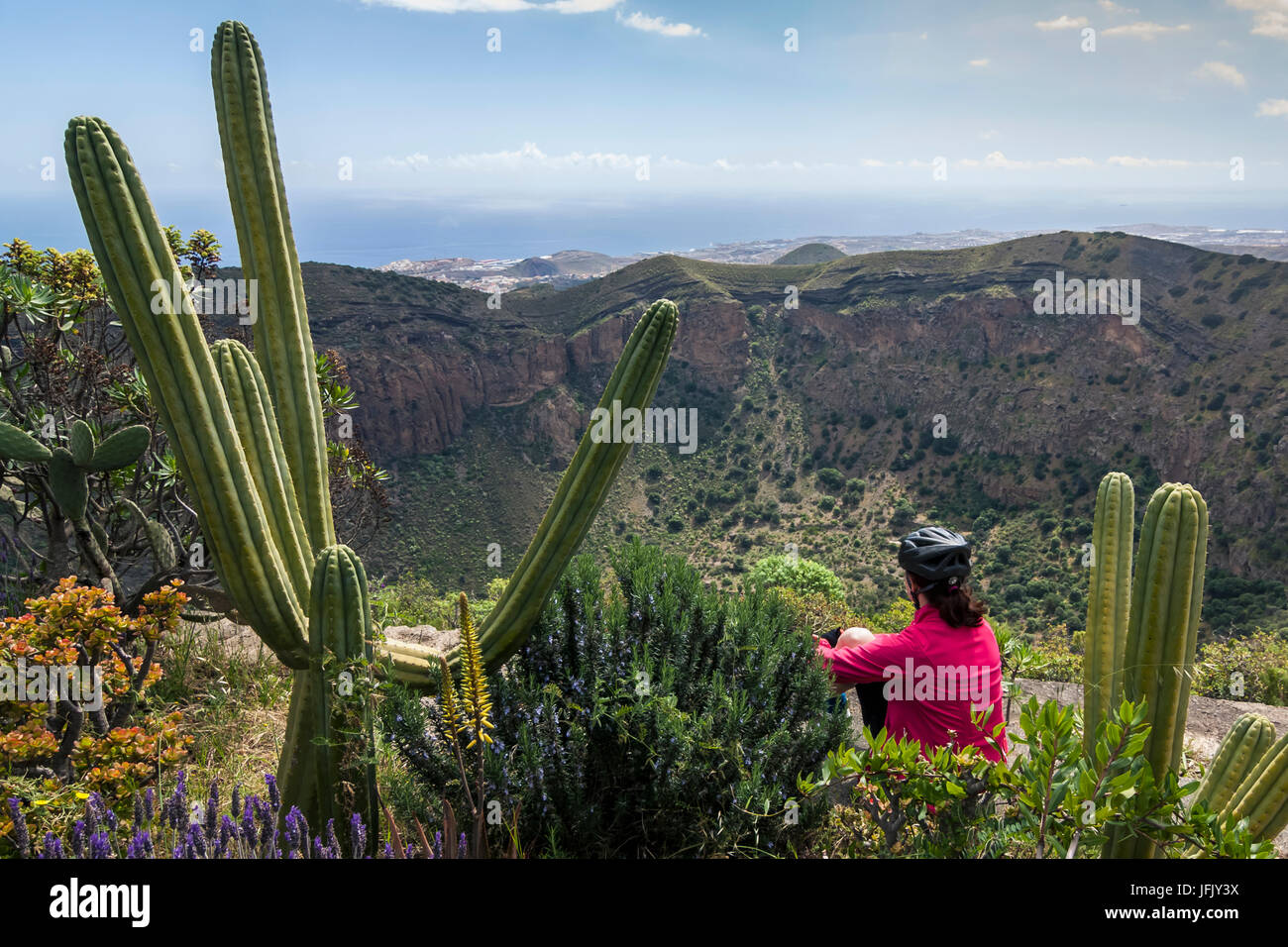 Woman admiring beauty nature hi-res stock photography and images - Alamy