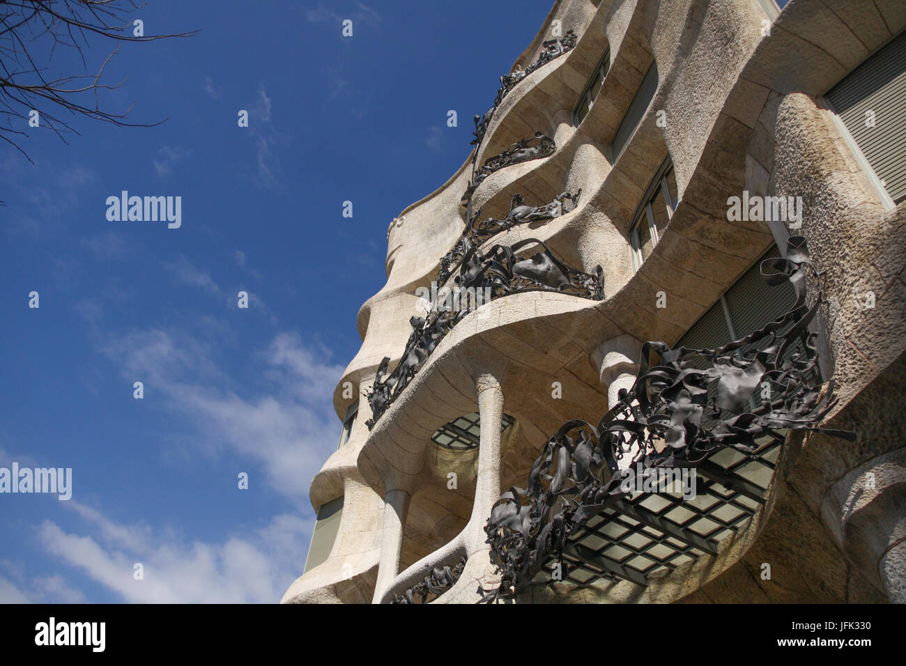 Façade de la Casa Mila construite par Gaudi, Barcelone, Espagne - Frontage of the Casa Mila built by Gaudi, Barcelona, Spain Stock Photo