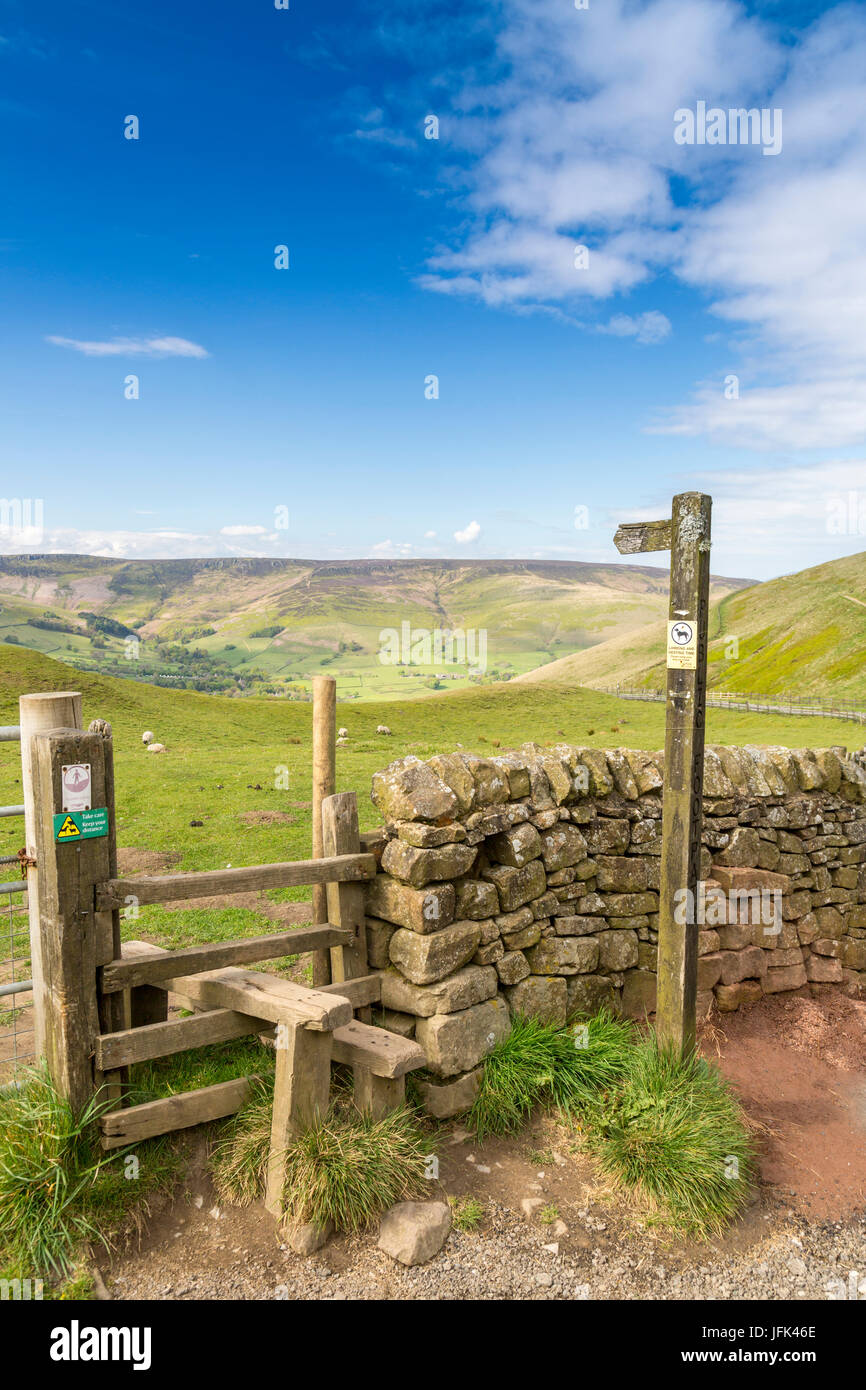 A wooden stile in a dry stone wall in the Vale of Edale, below Mam Tor, Peak District, Derbyshire, England, UK Stock Photo