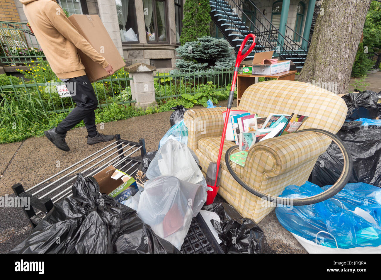 Montreal, Canada. 01st July, 2017. Moving Day in Montreal. In Quebec, July 1 (Canada Day) is also known as Moving Day. Credit: Marc Bruxelle/Alamy Live News Stock Photo