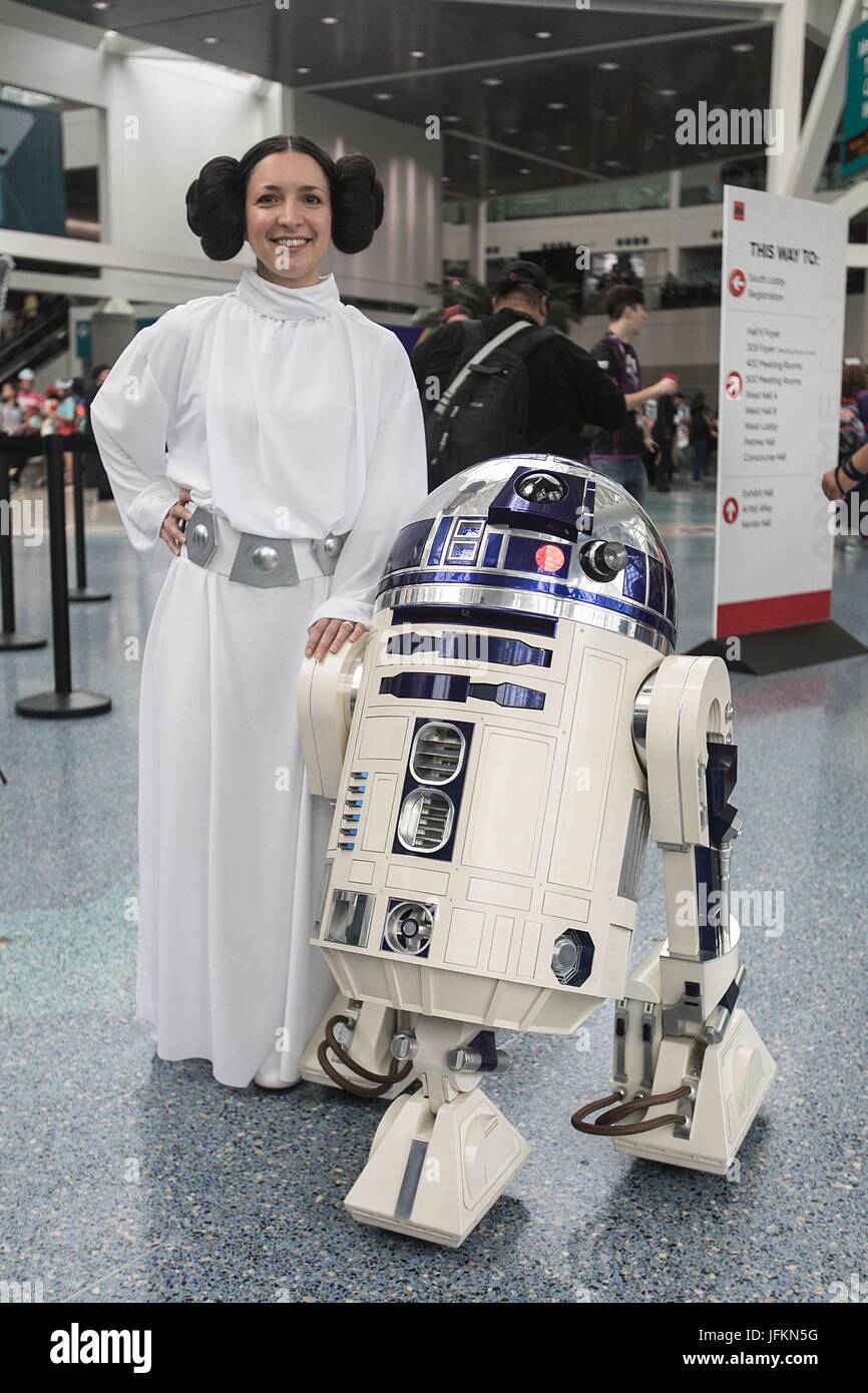 Los Angeles, United Staes, USA. 1st July, 2017. A Princess Leia Organa cosplayer and R2-D2 pose for photos at the Anime Expo in the Los Angeles Convention Center in Los Angeles, the United Staes, on July 1, 2017. The four-day event featuring Japanese animation, comics and games was opened on Saturday. Credit: Javier Rojas/Xinhua/Alamy Live News Stock Photo