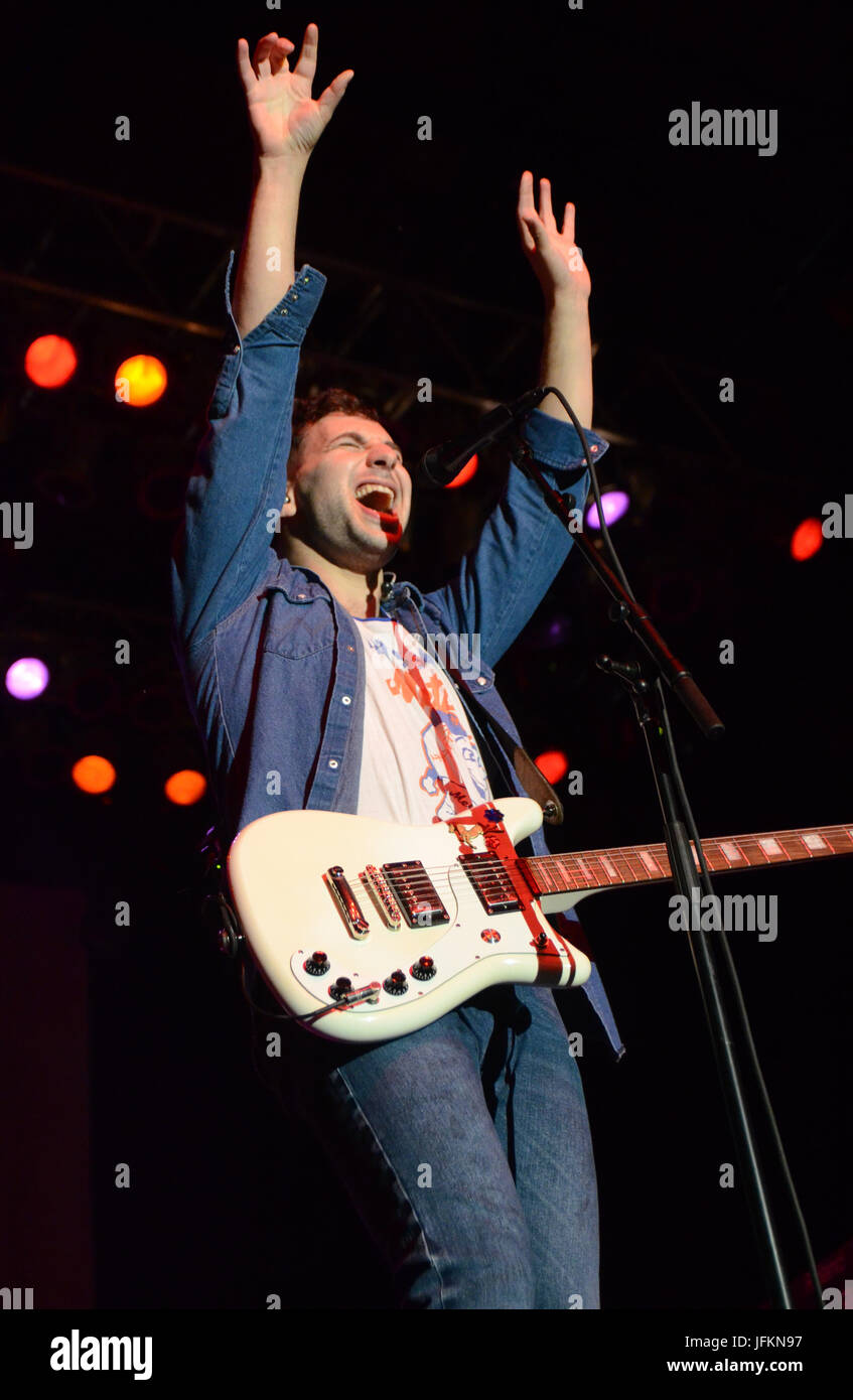 Milwaukee, Wisconsin, USA. 1st July, 2017. Lead singer Jack Antonoff of the band Bleachers