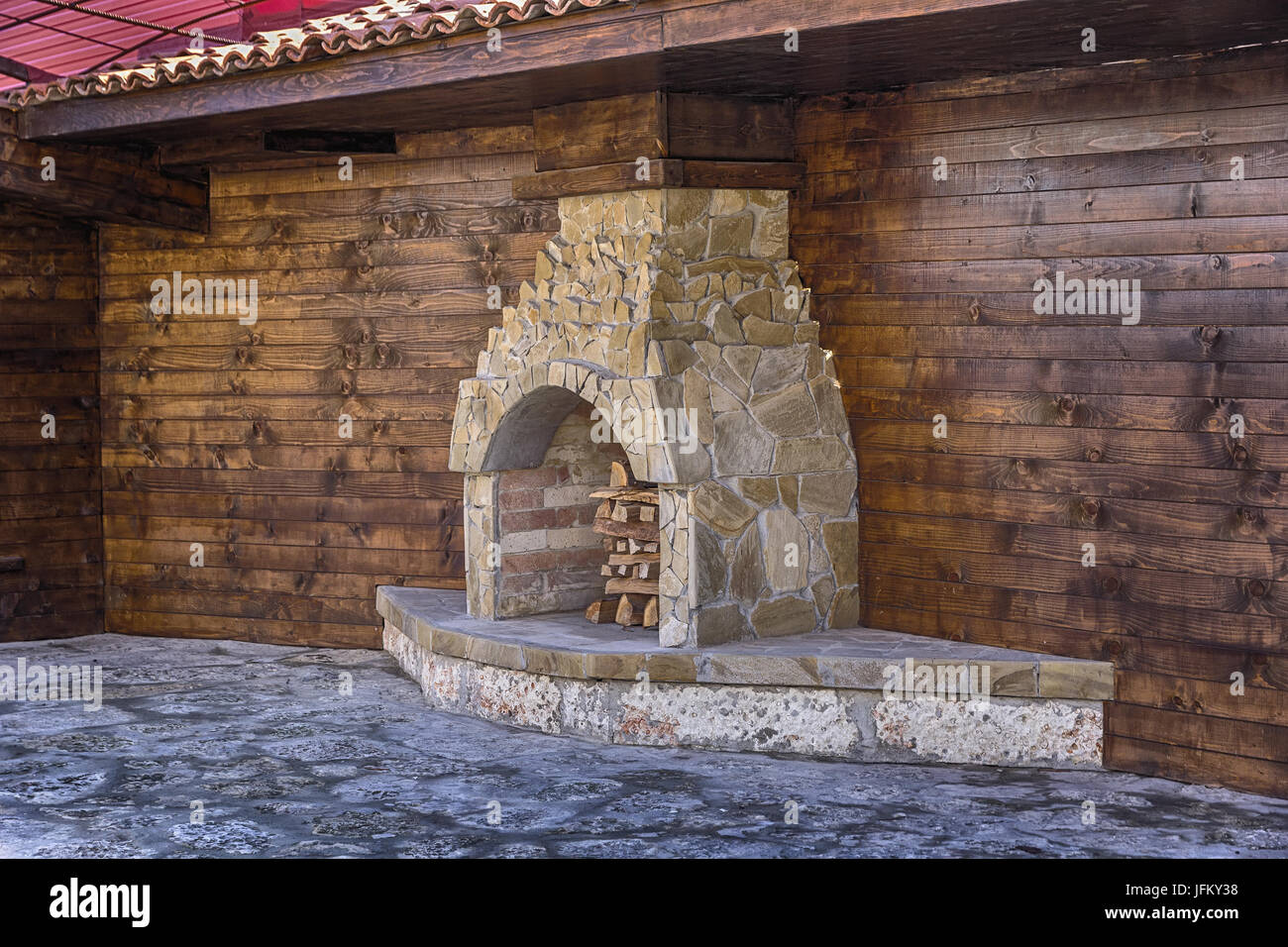 Outdoor fireplace modern house hi-res stock photography and images - Alamy