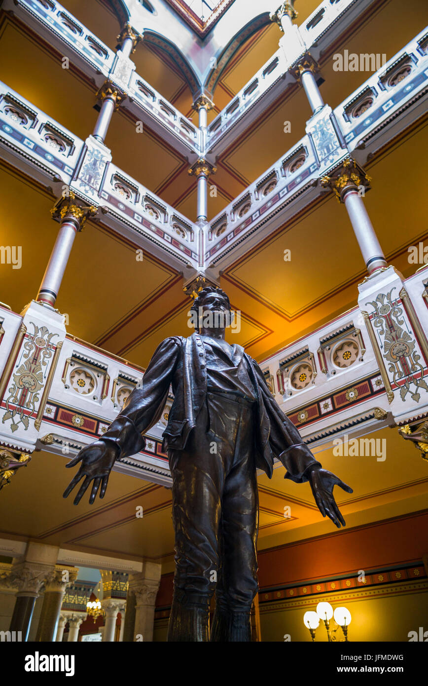 USA, Connecticut, Hartford, Connecticut State Capitol, sculpture of American Revolutionary War hero, Nathan Hale, by Carl Gerhardt, 1886 Stock Photo