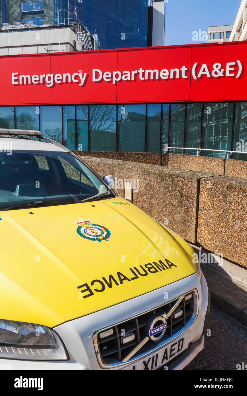 England, London, St.Thomas's Hospital, Accident and Emergency Sign and Ambulance Stock Photo