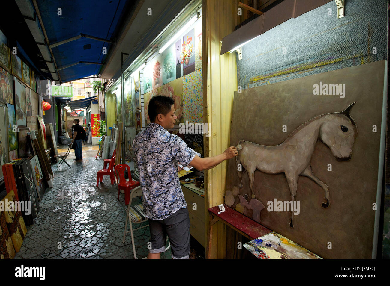 Dafen oil painting village hi-res stock photography and images - Alamy