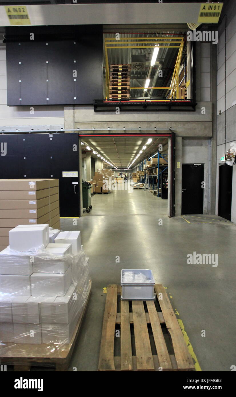 Pallet storage area hires stock photography and images Alamy