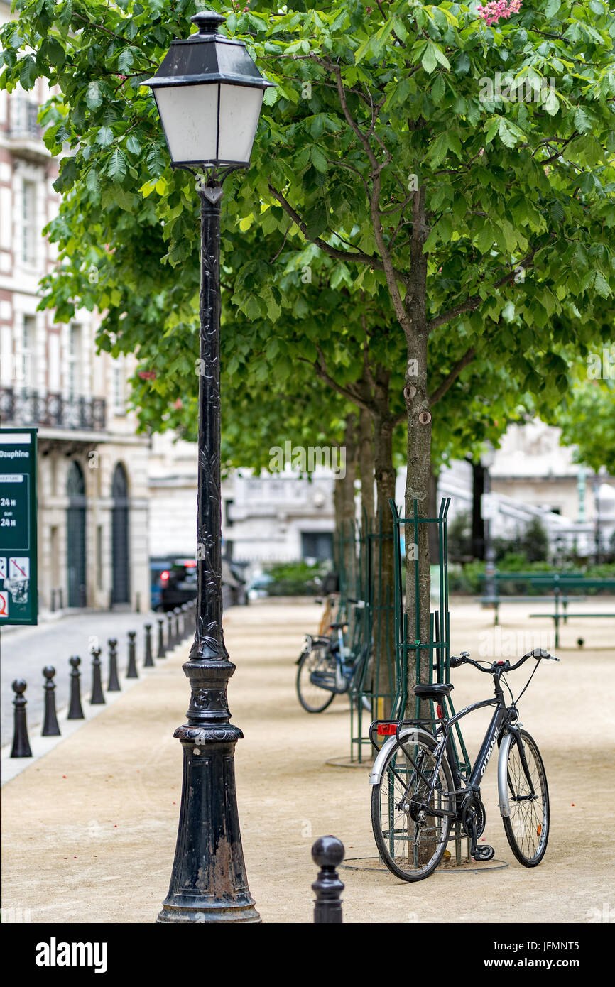 Vintage street lamp in park hi-res stock photography and images - Alamy