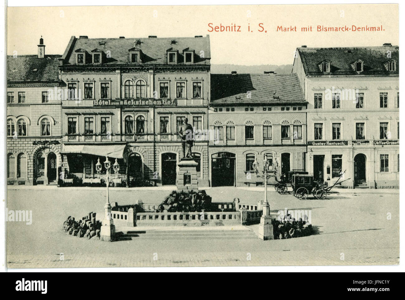 05714-Sebnitz-1905-Markt mit Bismarckdenkmal und Kutschen-Brück & Sohn Kunstverlag Stock Photo