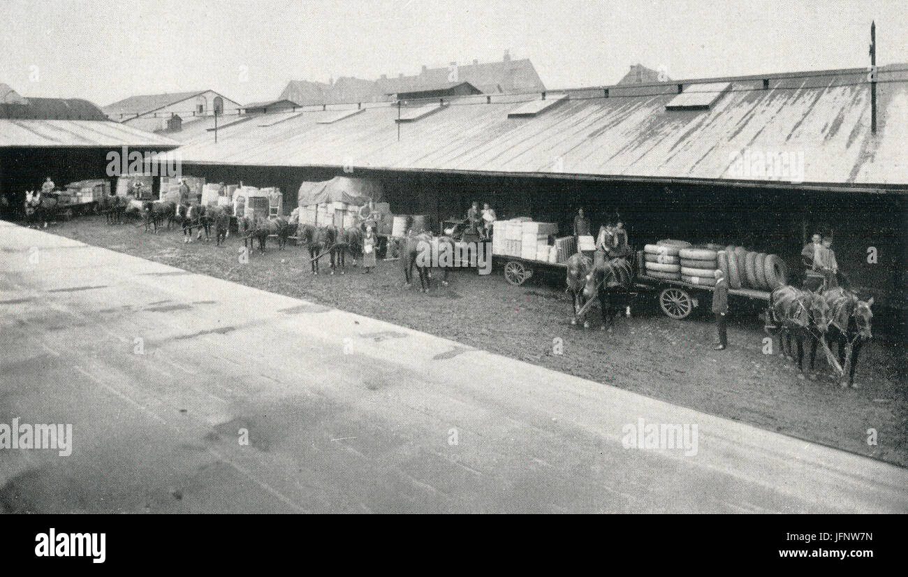 1900 circa, Spedition Bäte, Hannover, Bachstraße 3 in der Nordstadt, Zweispänner mit Kutschern bei den Lagerhallen Stock Photo