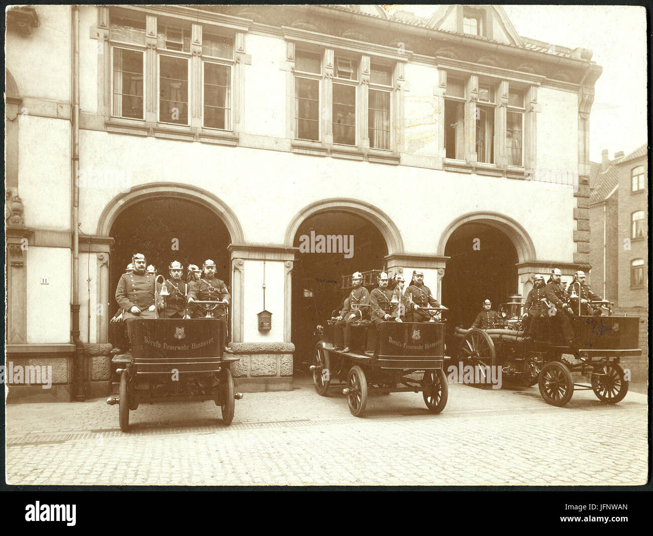 1902 04 Erster automobiler Feuerlöschzug der Welt, Jugendzentrum