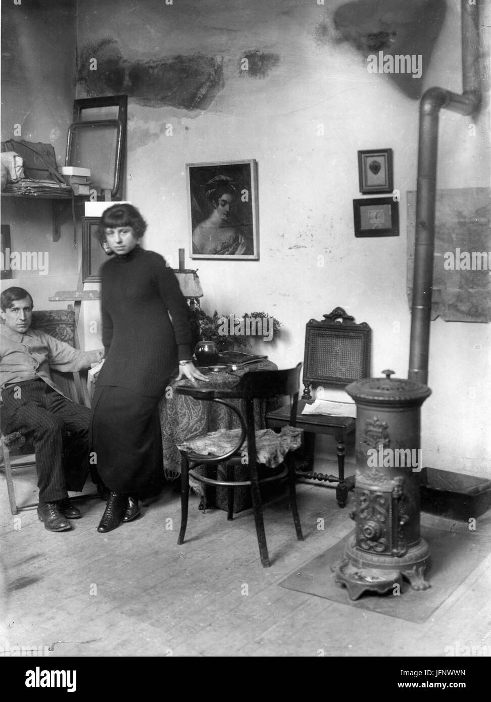 1913, Pablo et Magali Gargallo au 45 rue Blomet à Paris,   Archives P. Gargallo Stock Photo