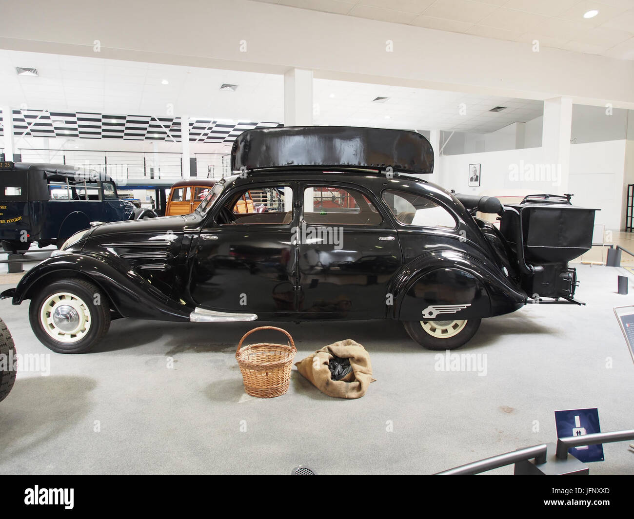 1940 Peugeot 402B Limousine à Gazogène photo 5 Stock Photo - Alamy