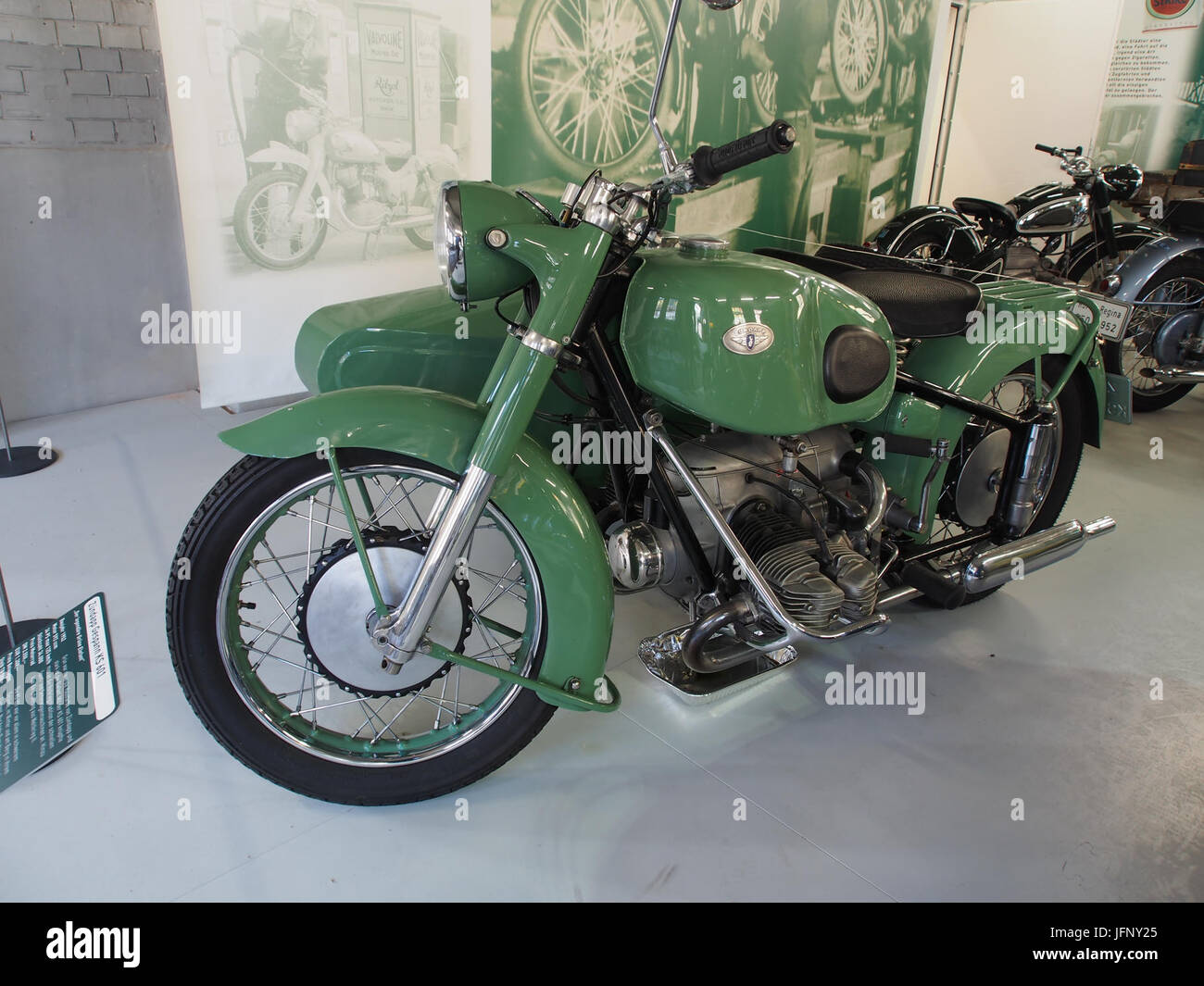 1952 Zündapp Gespann KS 601 592cc 34hp 125kmh Der legendäre Grüne Elefant  bild 1 Stock Photo - Alamy