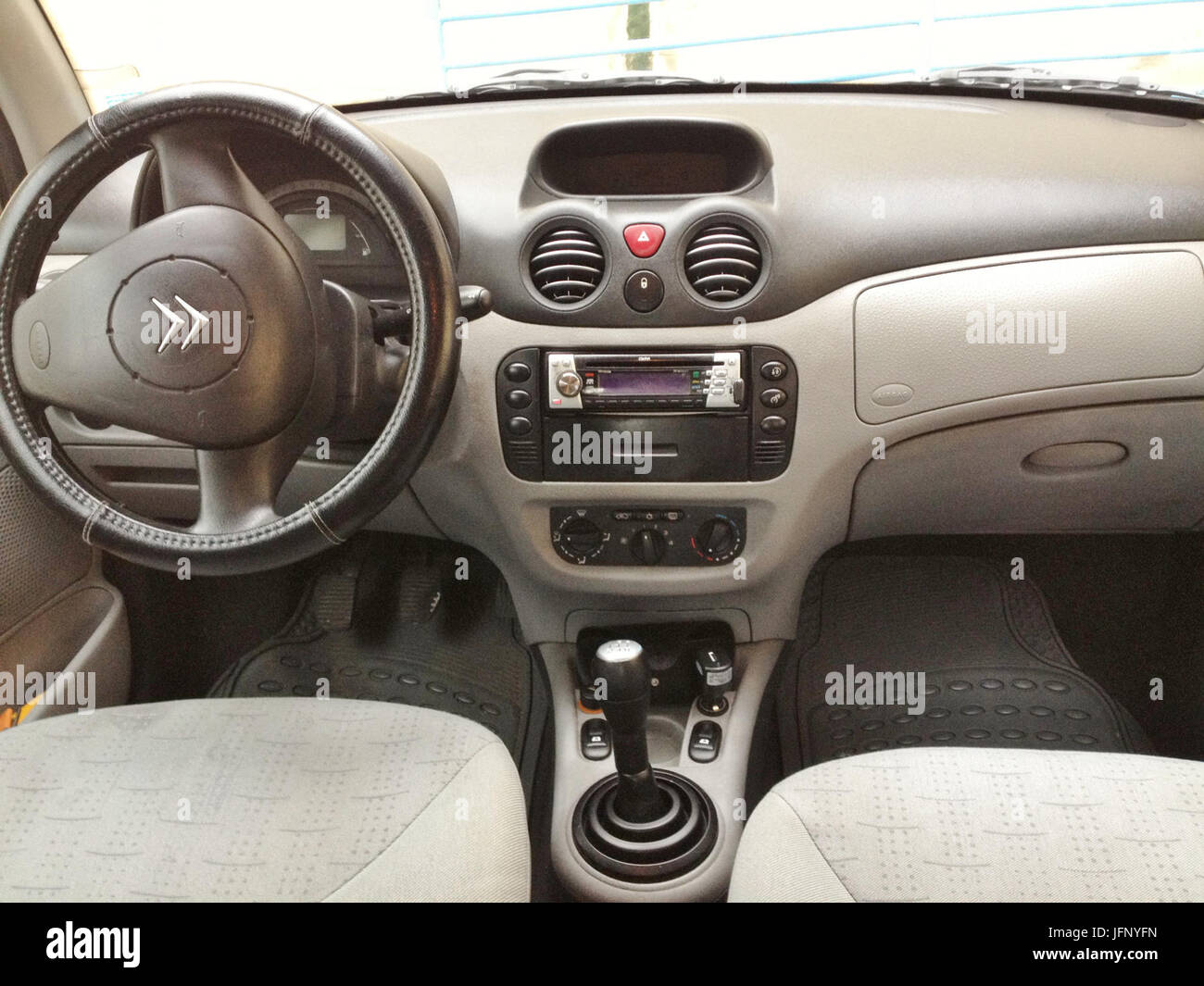 2003 Citroën C3 interior Stock Photo - Alamy