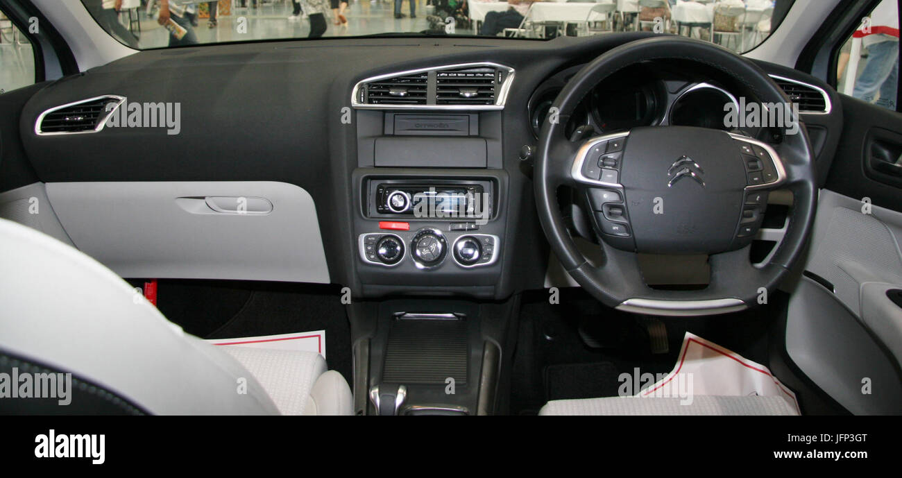 2012 Citroën C4 interior Stock Photo - Alamy