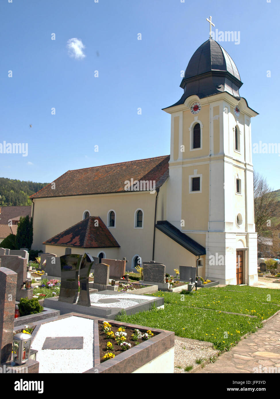 2013.04.28 - Münichreith-Laimbach - Pfarrkirche hl. Margarethe und Friedhof - 01 Stock Photo