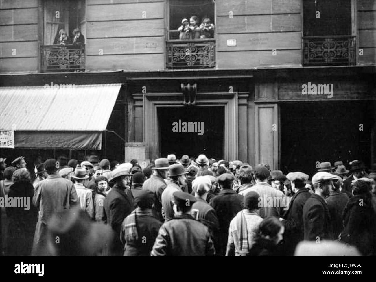 Affaire Violette Nozière 9 rue de Madagascar Paris 1933 Stock Photo - Alamy