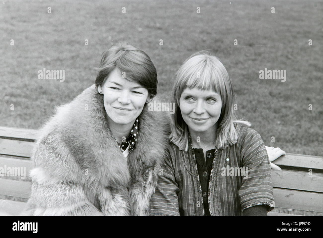 British actresses Glenda Jackson and Susannah York in 1974. Stock Photo