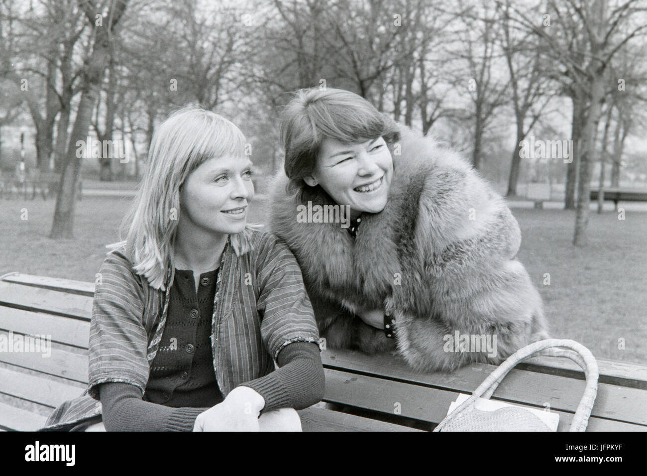 British actresses Glenda Jackson and Susannah York in 1974. Stock Photo