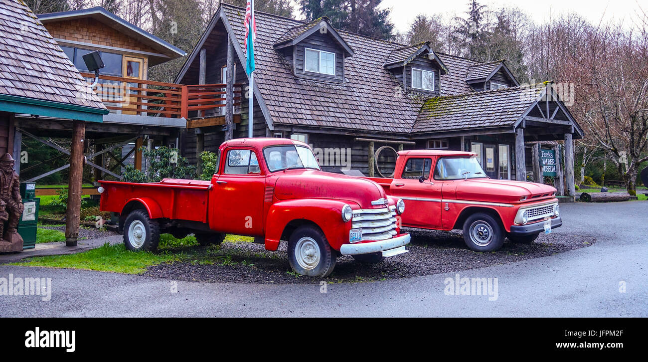 Forks Visitor Information Center with Bella's car Twilight Stock Photo Alamy