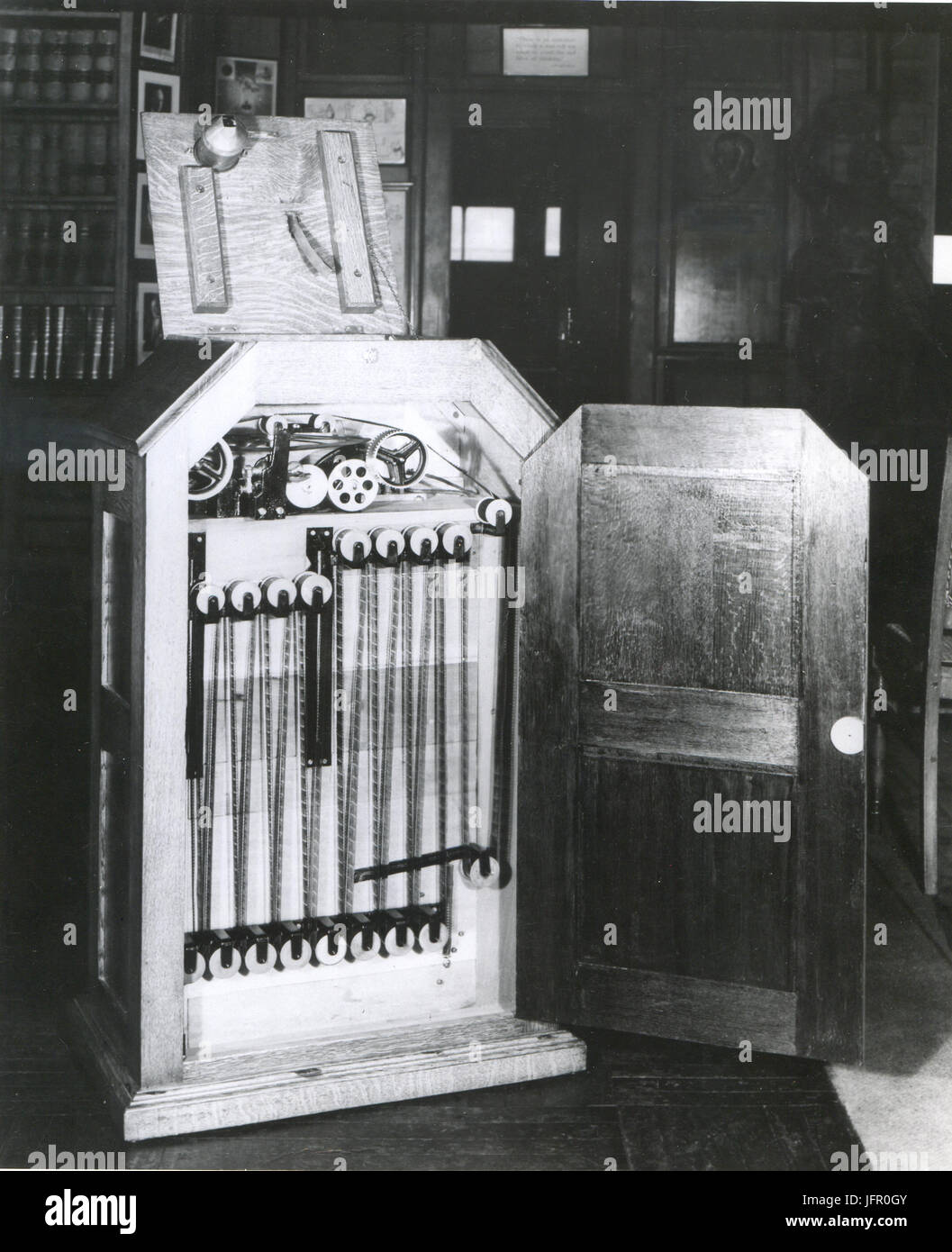 Interior of the first Edison 'Peep-hole' kinetoscope.1890s Stock Photo