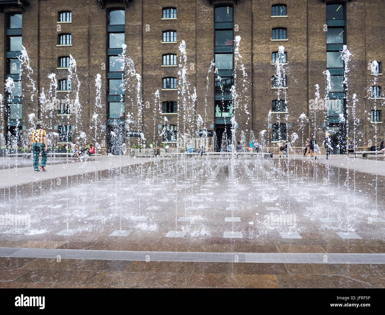 Fountains in front of the UAL (University of the Arts London) Central St Martins Campus at Granary Square near King's Cross, central London UK Stock Photo