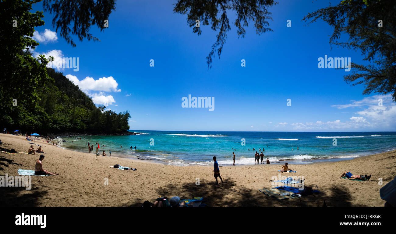Panorama Ke'e Beach, sunbathers and snorkelers, North Shore, Kauai, Hawaii, USA near Hanalei, sunny summer day Stock Photo