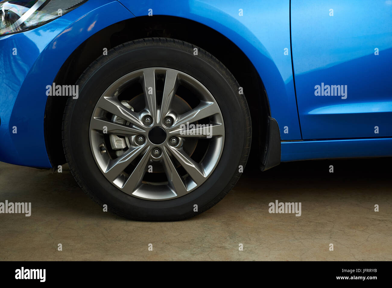 Metal car rim with new tire. New car wheel Stock Photo Alamy