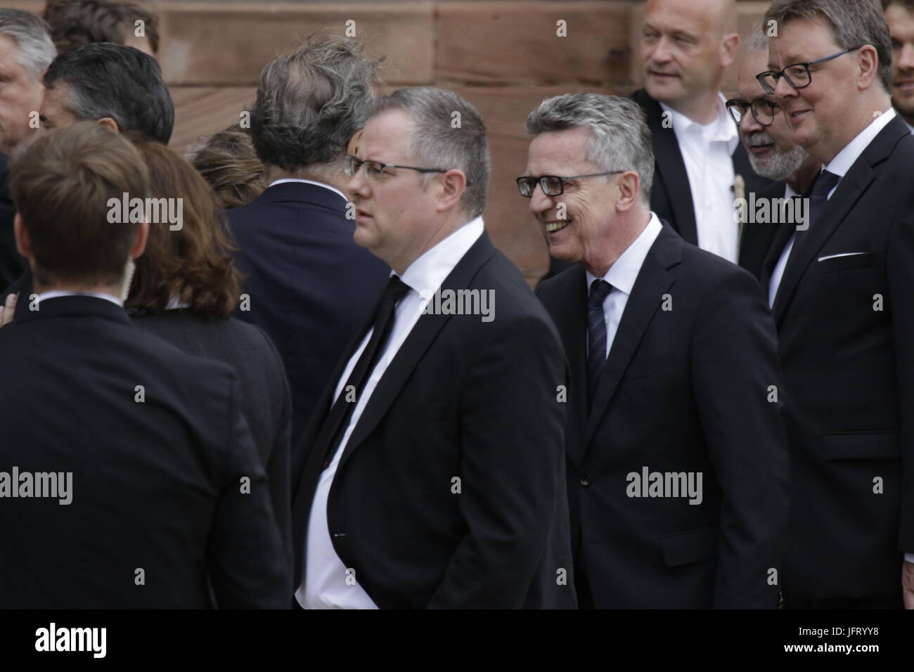 Speyer, Germany. 01st July, 2017. Thomas de Maiziere (right), the German Minister of the Interior, arrives at the Speyer Cathedral. A funeral mass for the former German Chancellor Helmut Kohl was held in the Cathedral of Speyer. it was attended by over 1000 invited guests and several thousand people followed the mass outside the Cathedral. Credit: Michael Debets/Pacific Press/Alamy Live News Stock Photo