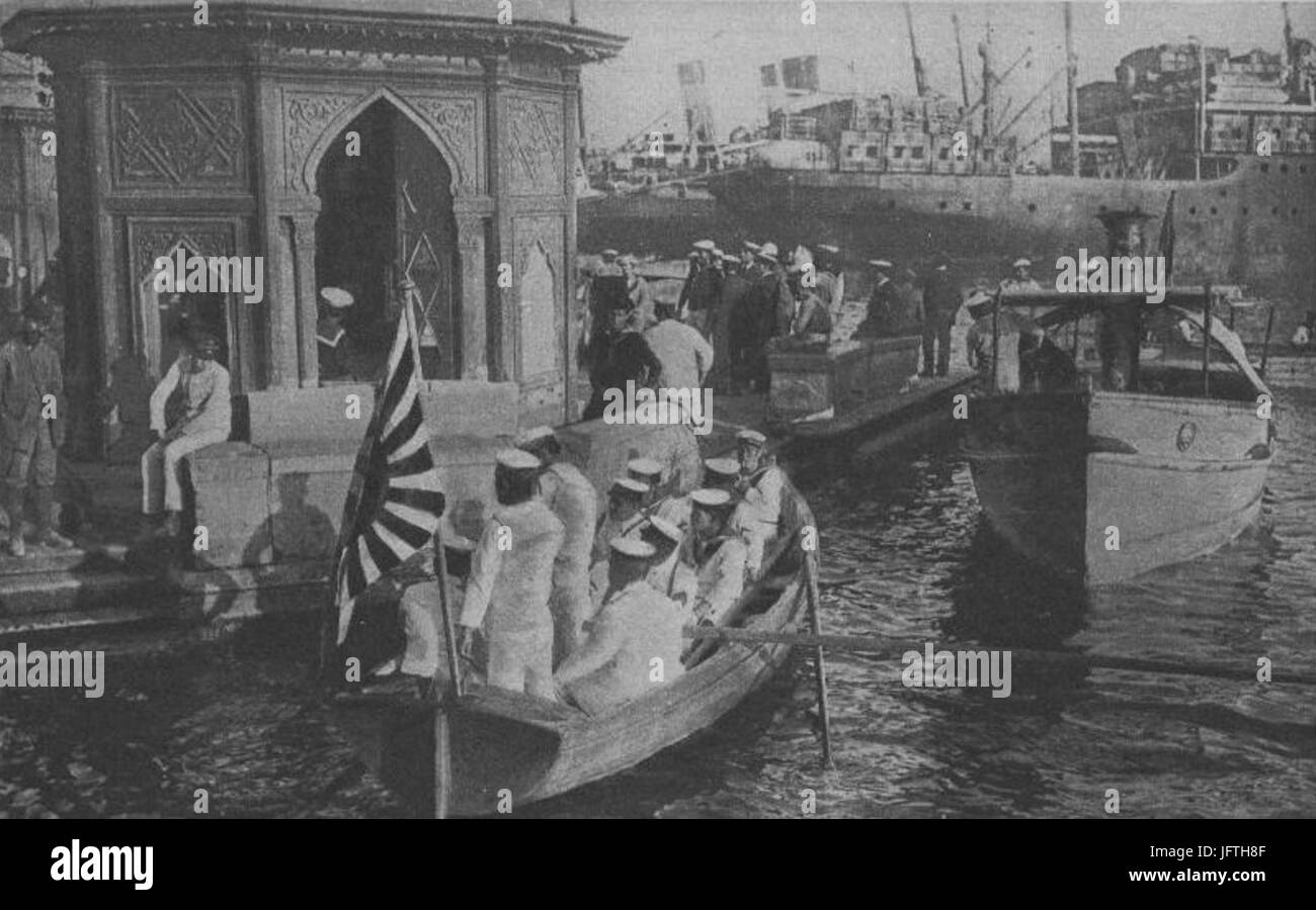 190 2 arrivée d un contre torpilleur Japonais Salonique Stock Photo Alamy