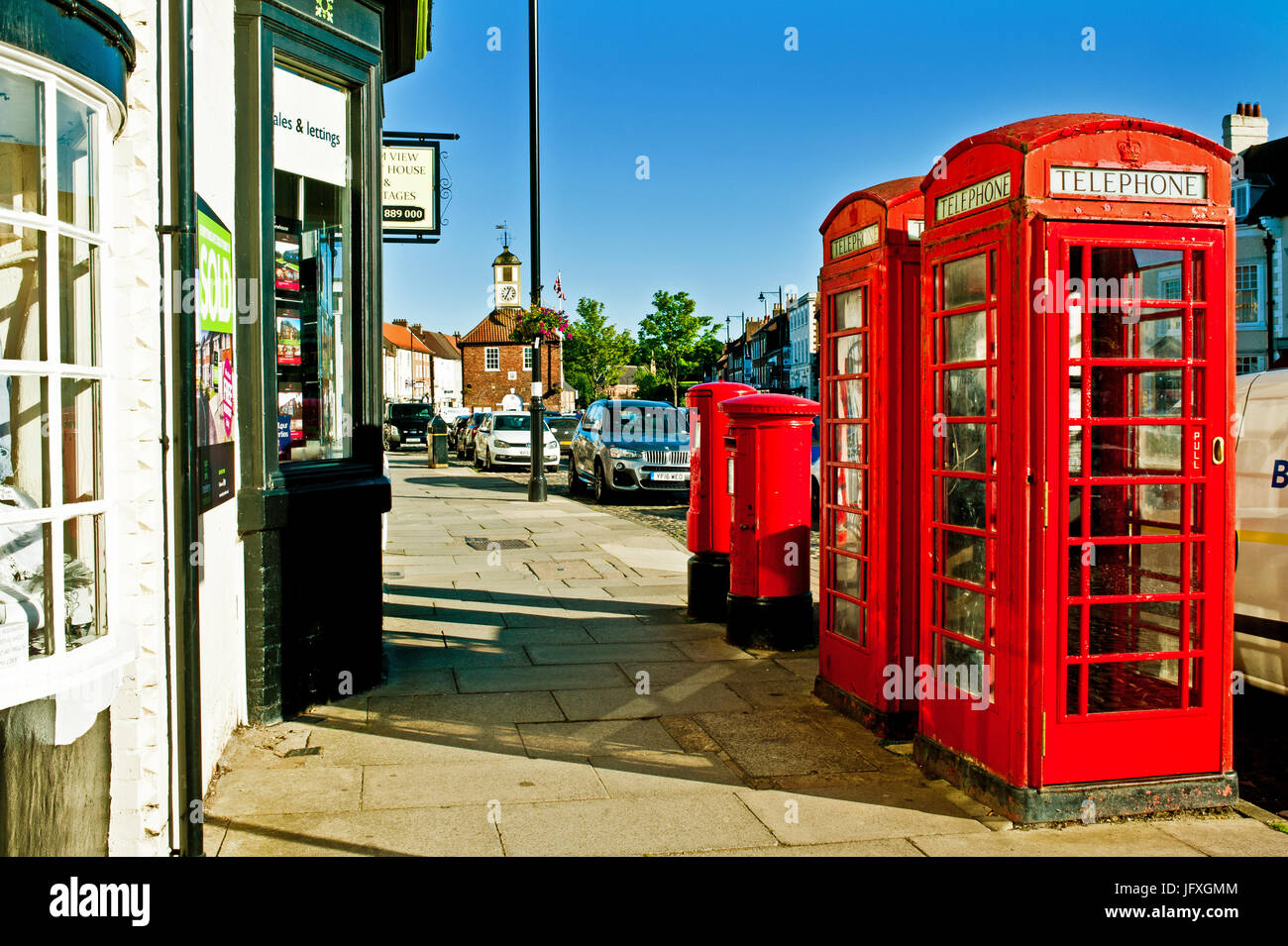 Telephone booths hi-res stock photography and images - Alamy