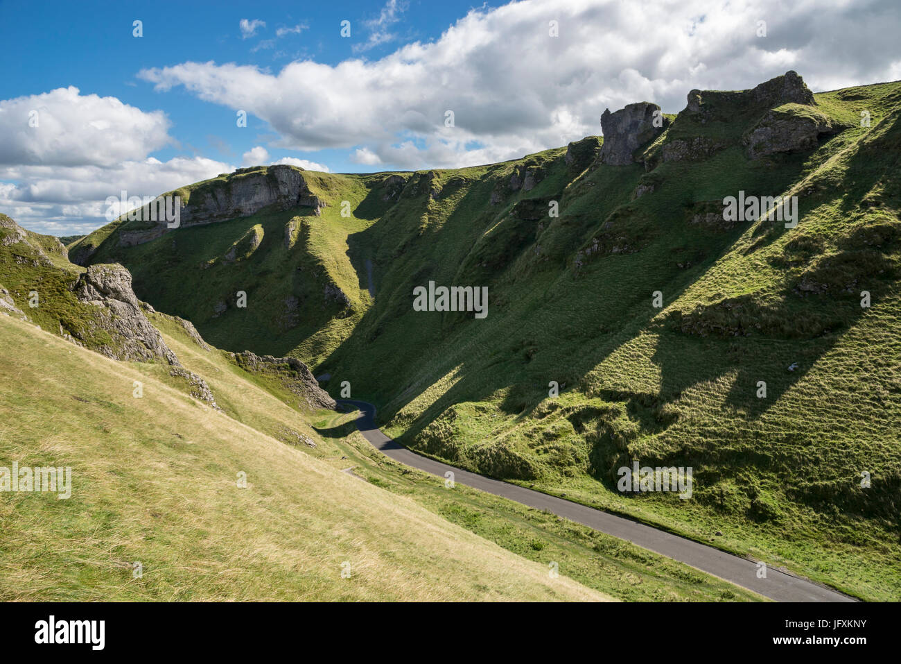 Winnats Pass, an area of dramatic limestone sceenry at Castleton in the Peak District, Derbyshire, England. Stock Photo
