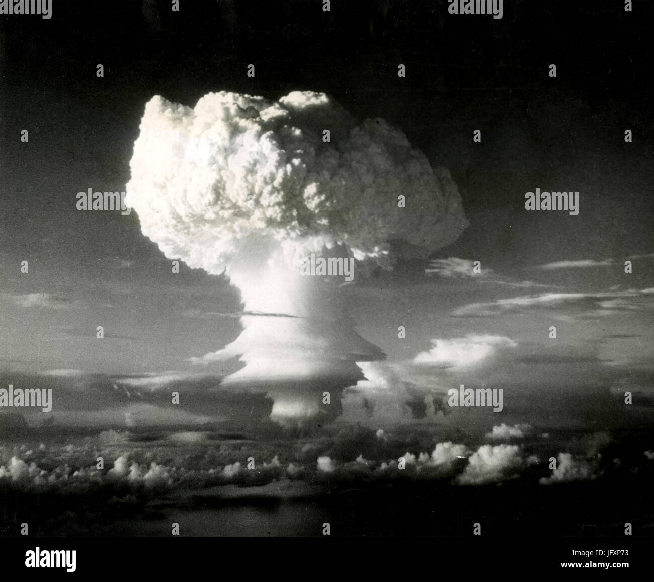 H-bomb nuclear explosion and mushroom, Marshall Islands 1952 Stock Photo