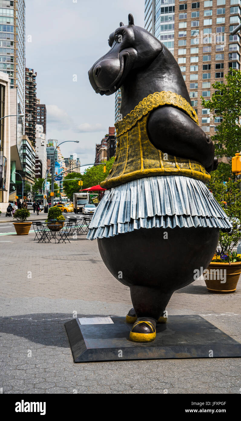 Hippo Ballerina sculpture in Manhattan New York Stock Photo Alamy