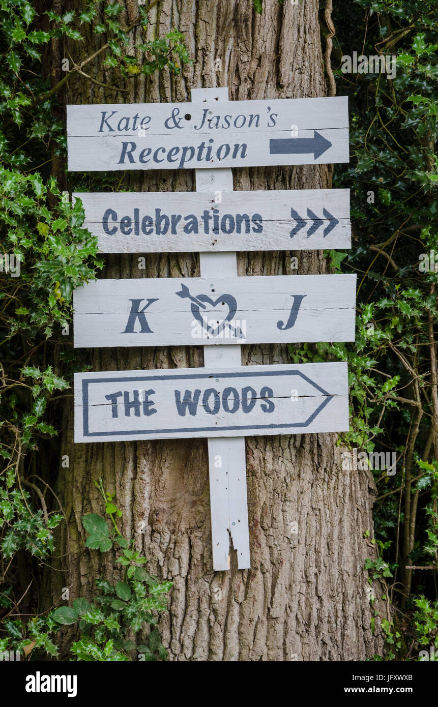 Wedding signs and signage hi-res stock photography and images - Alamy, image size:861x1390