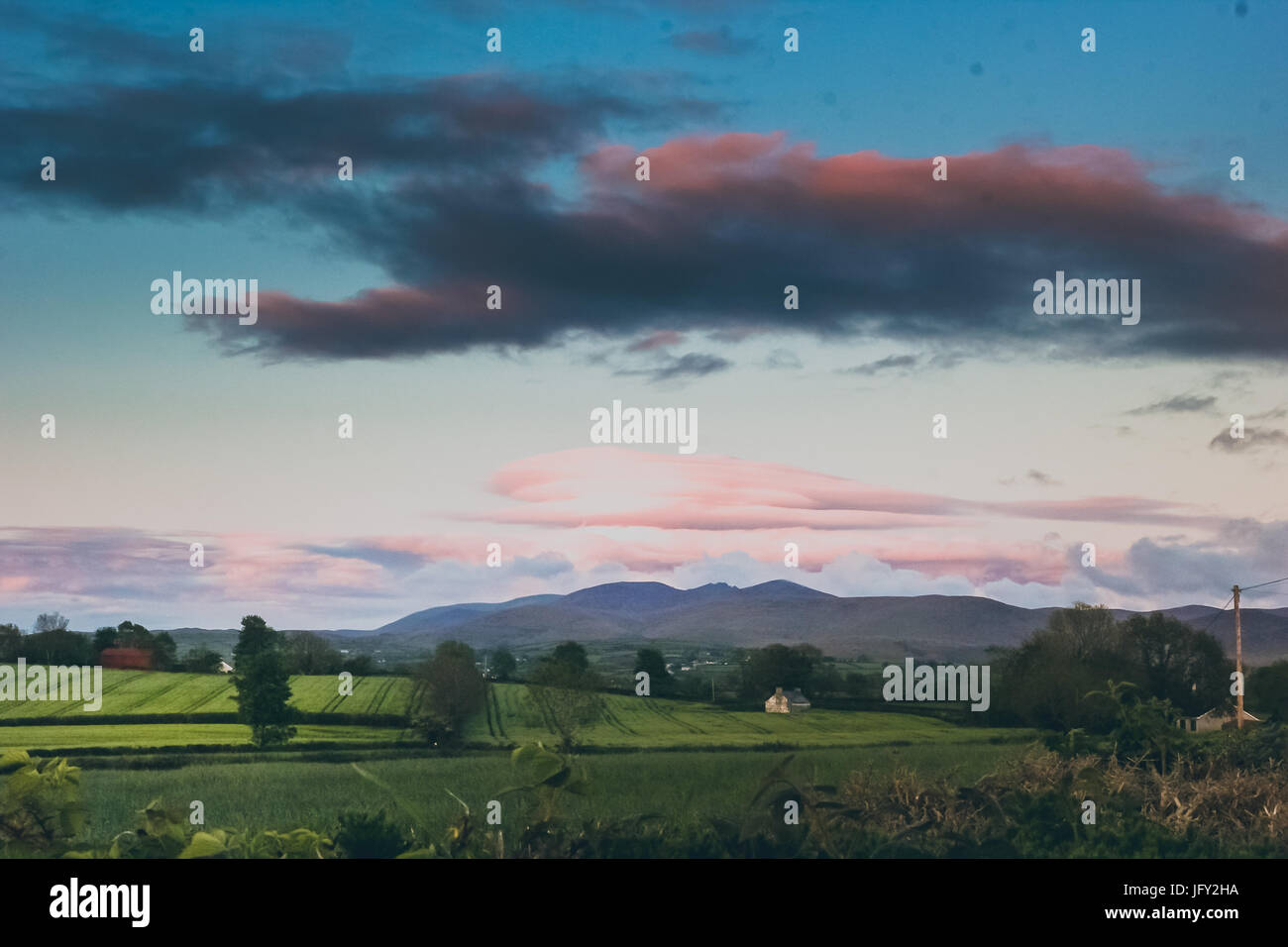 Countryside and sky with clouds hi-res stock photography and images - Alamy